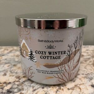Bath & Body Works Cozy Winter Cottage Candle - Silver and Cream
